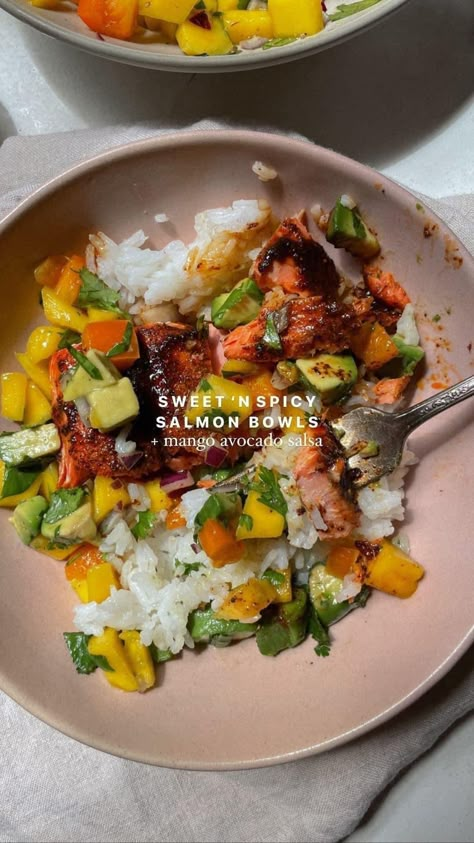 Sweet And Spicy Salmon Bowl, Meal Prep For 2 Days, Salmon Mango Avocado Salsa, Mango Avocado Salmon, Salmon Mango Avocado Bowl, Sweet And Spicy Salmon Rice Bowl, Mango Salsa With Salmon, Salmon Mango Bowl, Gut Health Dinner