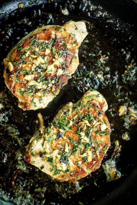 Quick Thick Cut Pan-Seared Pork Chops | Kita Roberts GirlCarnivore.com Thick Cut Pork Chop Recipes, Center Cut Pork Chop Recipes, Thick Pork Chop Recipe, Shake And Bake Pork, Thick Cut Pork Chops, Pan Seared Pork Chops, Center Cut Pork Chops, Baked Pork Chops Oven, Pork Chop Recipe