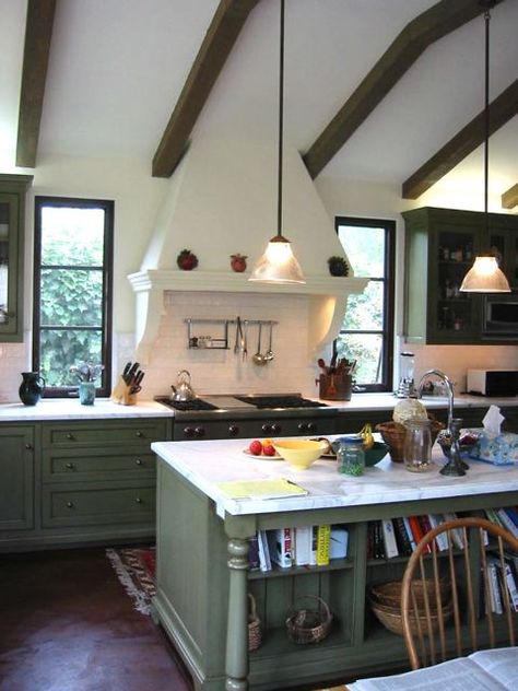 California Spanish kitchen style Spanish Kitchen Design, Mexican Kitchen Style, Hacienda Style Kitchen, Spanish Style Kitchen, Spanish Kitchen, Mt Vernon, Pretty Kitchen, Spanish Style Homes, Spanish Revival