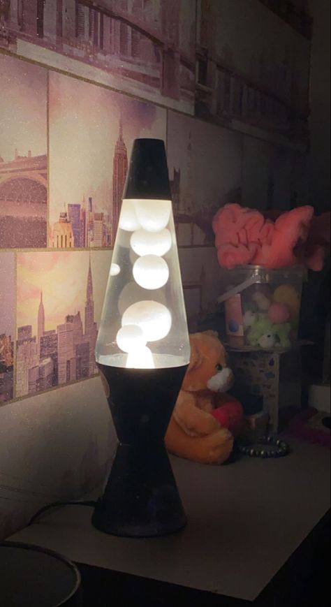 white lava lamp on a light grey surface illuminating a pretty pink and purple wallpaper Cool Room Lamps, 70s Lava Lamp Aesthetic, Lava Lamp Room Aesthetic, Lava Lamp Aesthetic Room, Aesthetic Lava Lamp, Aesthetic Lamps Bedroom, White Lava Lamp, Lava Lamp Room, Lava Lamp Aesthetic