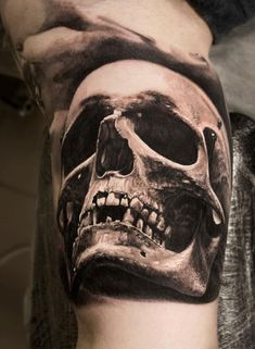 Great skull tattoo Skull Eating, Full Arm Sleeve Tattoo, Full Arm Sleeve, Sleeve Tattoo Designs, Tatoo 3d, Arm Sleeve Tattoo, Dark Skull, Polynesian Tattoos, Full Sleeve Tattoo Design