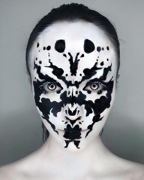 #makeup #art #beauty #chaos #artist #mua #wakeupandmakeup #makeupartistsworldwide #makeupartist #fashion #avantgarde #love #heart #pink #patchwork #highlight #glow #lashes #facepaint #morphe #jamescharles #abh #anastasiabeverlyhills #valentines #portrait #selfie #motd #photography Rorschach Makeup, Artistic Make Up, Patchwork Makeup, Scary Halloween Makeup Ideas, Scary Halloween Makeup, Makeup Artistic, Rorschach Test, Drag Make-up, Pink Patchwork