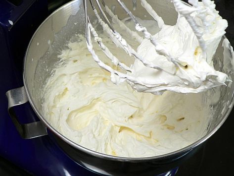 Clotted Cream Recipes, Devonshire Cream, Scones And Clotted Cream, Making Butter, Breakfast Party, Whipped Cream Frosting, Tea Party Food, Homemade Butter, Clotted Cream