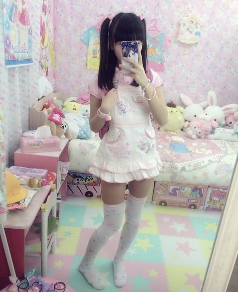 Bedroom Ideas Kawaii, Room Ideas Kawaii, Kawaii Bedroom Ideas, Kawaii Room Aesthetic, Desk Kawaii, Room Decor Kawaii, Room Website, Kawaii Room Ideas, Kawaii Outfit Ideas