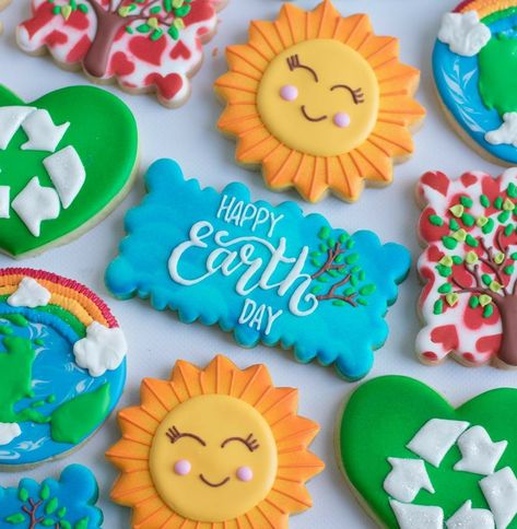 Earth Day Sugar Cookies, Nature Cookies Decorated, Earth Cookies Decorated, Earth Day Cookies Decorated, Earth Cookies, Earth Birthday Party, Earth Day Treats, Earth Day Cookies, Earth Day Preschool Activities