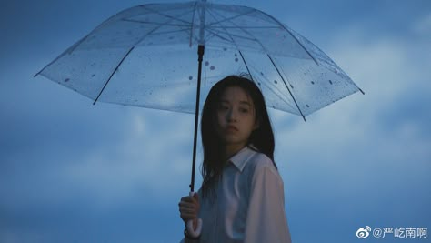 Umbrella Photoshoot, Rainy Photoshoot, Umbrella Photography, Manga Poses, 사진 촬영 포즈, Female Pose Reference, Human Reference, Figure Photography, Human Poses Reference