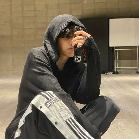 Taehyung Selca, Bts V Photos, Taehyung Abs, Black Hair Kpop, Taehyung Photoshoot, Foto Ideas Instagram, Kim Taehyung Wallpaper, Bts Face, V Taehyung