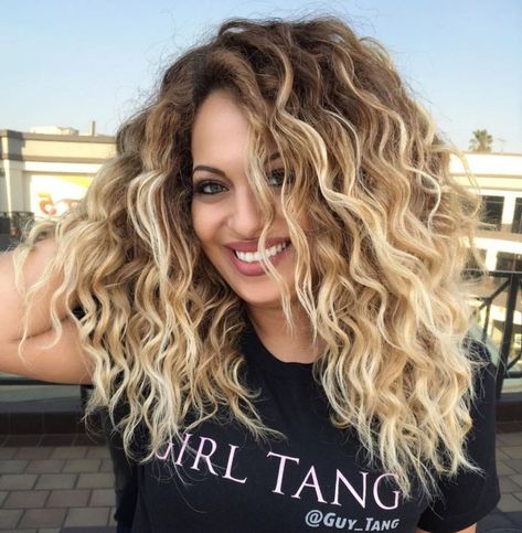 Thick Curly Blonde Balayage Hair Highlights Curly Hair, Blond Balayage, Blonde Curly Hair, Ombré Hair, Balayage Hair Blonde, Voluminous Hair, Ombre Hair Color, Blonde Ombre, Long Curly Hair