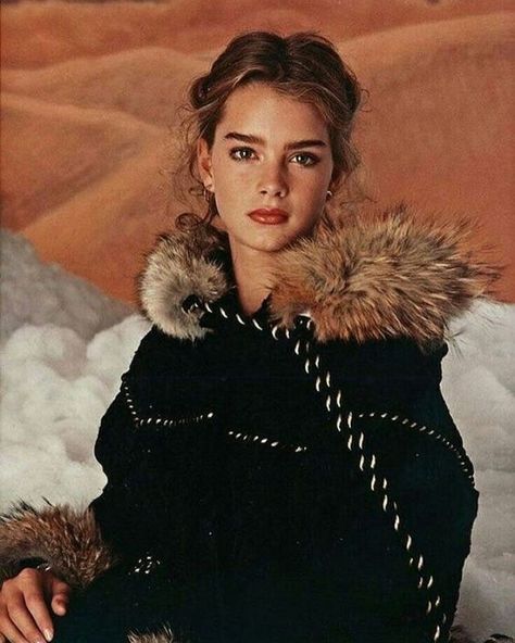 she was literally born to become Samantha Jones. •Kim Cattrall photographed by Harry Lengdon (1979) Brooke Shields Young, Olivia Hussey, Hair Glue, Alicia Silverstone, رعب نفسي, Liv Tyler, Brooke Shields, Famous Models, Gunmetal Grey