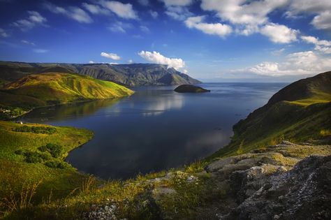 Beautiful Lake Toba Lake Toba Indonesia, Danau Toba Aesthetic, Handphone Wallpaper, Lake Toba, Indonesian Art, Iphone Wallpaper Kawaii, Beautiful Lakes, Great Lakes, Aesthetic Photo