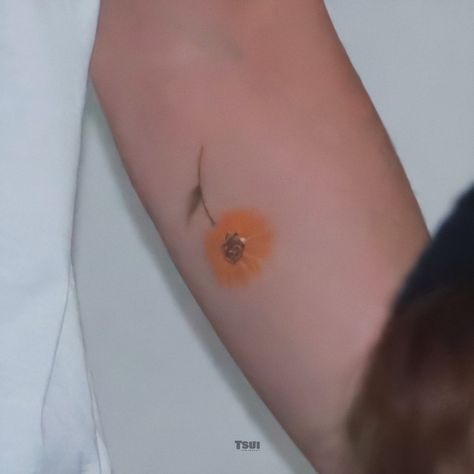 Johnny Suh Tattoo, Astrology Tattoo, Nct 127 Johnny, Johnny Suh, Cute Little Tattoos, Nct Johnny, Edgy Makeup, Sunflower Tattoo, Aesthetic Tattoo