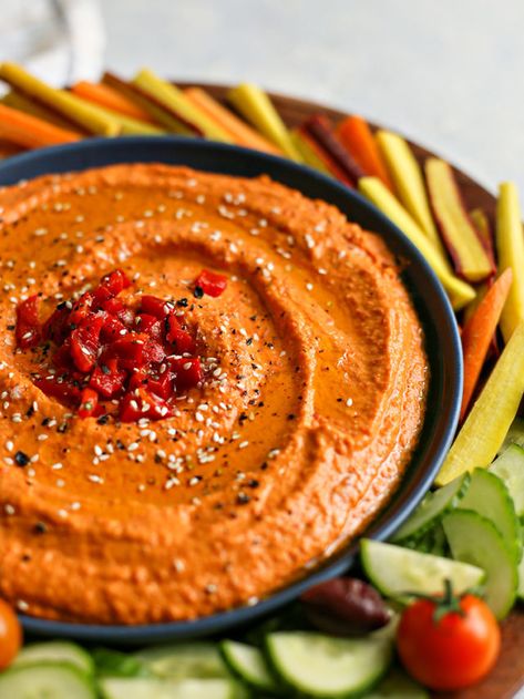 Easy & Healthy Roasted Red Pepper Hummus Recipe | Good Life Eats Bruschetta Recipe Balsamic, Red Pepper Dip Recipe, Pepper Dip Recipe, Roasted Red Pepper Hummus Recipe, Red Pepper Hummus Recipe, Roasted Garbanzo Beans, Homemade Pita Chips, Roasted Red Pepper Dip, Summer Appetizers Easy