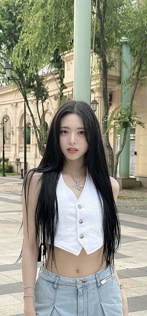 U Go Girl, Itzy Yuna, Yuna Itzy, About Music, Aesthetic People, Baby Winter, Cute Fashion, Instagram Accounts, Korean Girl