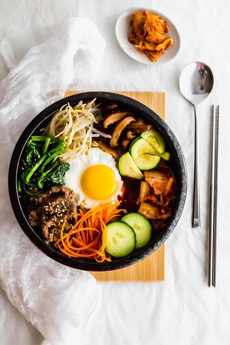 Korean Lunch Food, Japanese Rice Cooker, Restaurant Board, Korean Bowl, Korean Lunch, Korean Bibimbap, Asian Food Photography, Bowls Recipes, Bar Restaurant Design