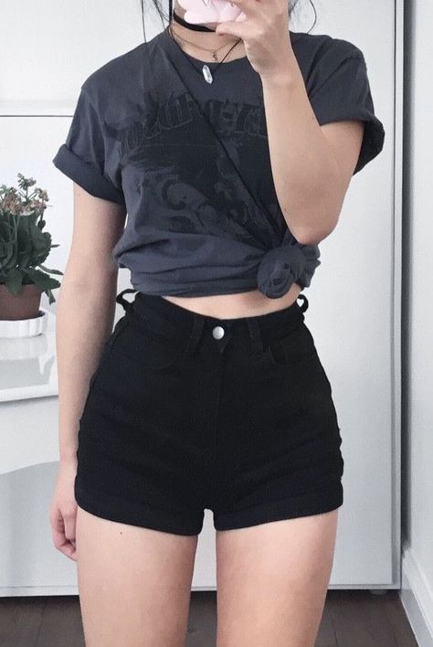 (T) grey scoop back shirt knotted — (B) sailor shorts Goth Outfit, Pastel Outfit, Neue Outfits, Foto Poses, Punk Outfits, Goth Outfits, Grunge Style, Outfit Goals, Edgy Outfits