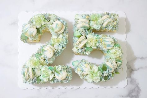 ♡ Artisan Cakes by Blessie on Instagram: “25 number cake ✨ to remind you there are 25 days until Christmas !😅🎄 Pretty sea green and blue colors with feminine textures on this one🤩…” 25 Number Cake, Green Number Cake, Number 25 Cake, Blue Green Cake, 25 Number, Alphabet Cake, 25th Bday, 21st Bday Ideas, 21 Birthday