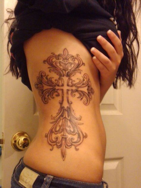 50-cross-rib-tattoo-for-girls Big Cross Tattoos, Rib Tattoos For Girls, Cross Rib Tattoos, Cross Back Tattoo, Side Piece Tattoos, Rose Tattoo On Side, Girl Rib Tattoos, Tattoos On Back, Flower Tattoo On Ribs