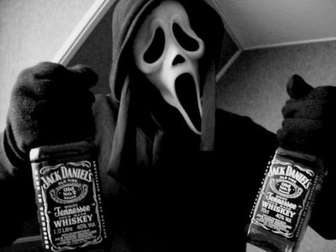 Ghostface Wallpaper Aesthetic, Alcoholic Drinks Pictures, Dark Academia Aesthetic Wallpaper, Ghostface Scream, Scream Movie, Horror Icons, Halloween Wallpaper Iphone, Halloween Porch, Ghost Faces