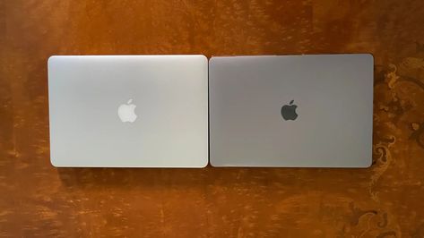 MacBook Silver VS Space Grey - Here's How to Pick | Decortweaks Macbook Air M1 Space Grey Aesthetic, Silver Macbook Air Aesthetic, Macbook Air M2 Space Grey, Macbook Air M2 Silver, Mac Book Air Silver, Macbook Air Colors, Macbook Air M1 Silver, Macbook Silver Vs Space Grey, Macbook Air Space Grey