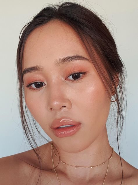 Peachy Brown Makeup, Blush As Eyeshadow, Peach Blush Makeup, Peachy Makeup Look, Peachy Makeup, 3ce Makeup, Coral Makeup, Channel Makeup, Sunkissed Makeup