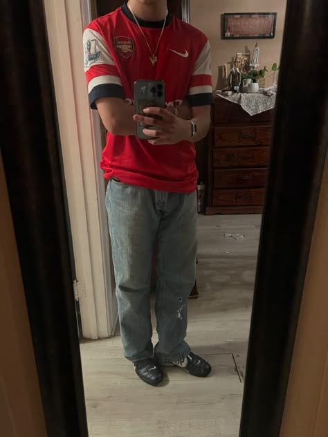 Arsenal blokecore summer outfit Arsenal Outfit, Arsenal Shirt, Arsenal Jersey, Football Jersey Outfit, Retro School, Shirt Outfit Men, Football Fashion, Photo Insta, Guys Clothing Styles