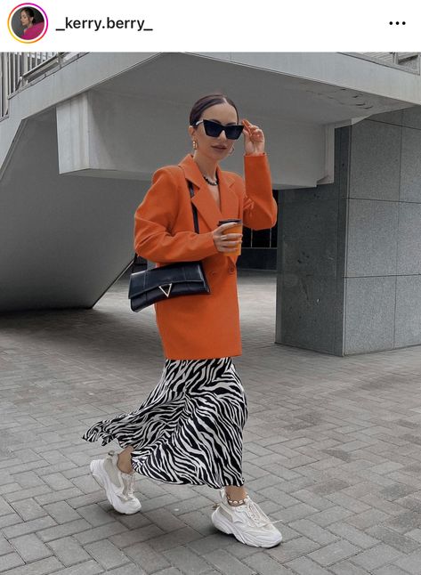 Orange Shirt Outfit, Fashionista Street Style, Maximalist Outfit, Winter Fashion Outfits Casual, Outfit Combinations, International Fashion, Colourful Outfits, Casual Style Outfits, Winter Fashion Outfits