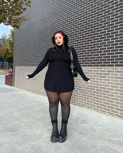 Egirl Fashion Plus Size, Plus Size Dark Outfits, Goth Plus Size Outfits, Alt Plus Size Fashion, Chubby Goth Girl, Plus Size Emo Outfits, Ethan Euphoria, Plus Size Grunge Outfits, Black Jumper Outfit