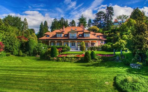 This charming mansion is located in Montreux, a resort town on Lake Geneva in Switzerland. Switzerland Mansion, Switzerland House, Restoring Old Houses, Montreux Switzerland, Luxury Exterior, Luxury Houses Mansions, Home Cocktail Bar, Dream Mansion, Radiant Floor Heating