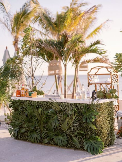 Beach Glam Wedding, Beach Birthday Party Decorations Outdoor, Tropical Reception, Tropical Cocktail Party, Tropical Reception Decor, Coconut Bar Wedding, Bar Wedding Ideas, Tropical Bar Decor, Beach Party Decorations Outdoor