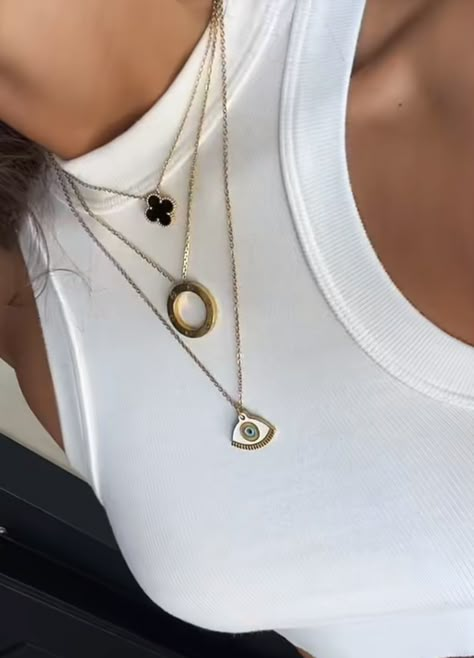 Cartier Necklace Aesthetic, Cartier Necklace Gold, Luxury Vision Board, Eid Shopping, Classic Watch Women, Cartier Necklace, Jewellery Luxury, Necklace Aesthetic, Life Of Luxury