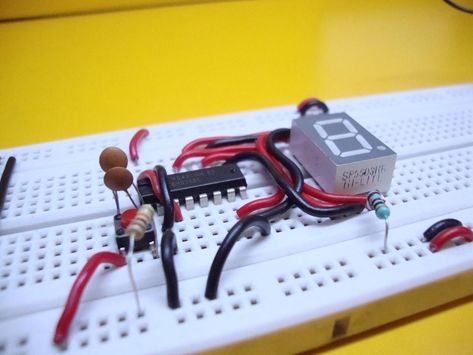 Picture of 10 Breadboard Projects for Beginners Breadboard Projects, Electric Projects, Computer Ideas, Electronics Projects For Beginners, Genius Hour, Rules For Kids, Diy Gadgets, Electronic Projects, Diy Tech