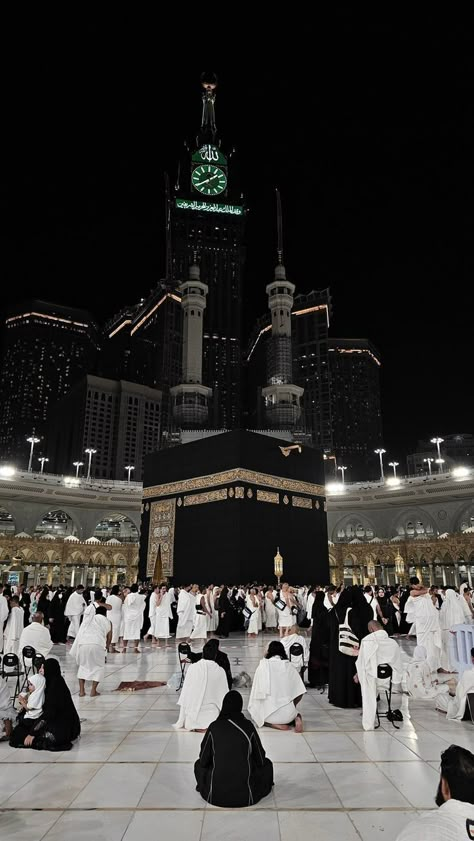 Makkah Vision Board, Muslim Asthetic Picture, Mecca Madinah Wallpaper, Mekah Madinah Wallpaper Aesthetic, Makkah Madina Aesthetic, Black Beautiful Wallpaper, Wallpaper Mekkah Aesthetic, Mekah Madinah Aesthetic, Mohammad Core