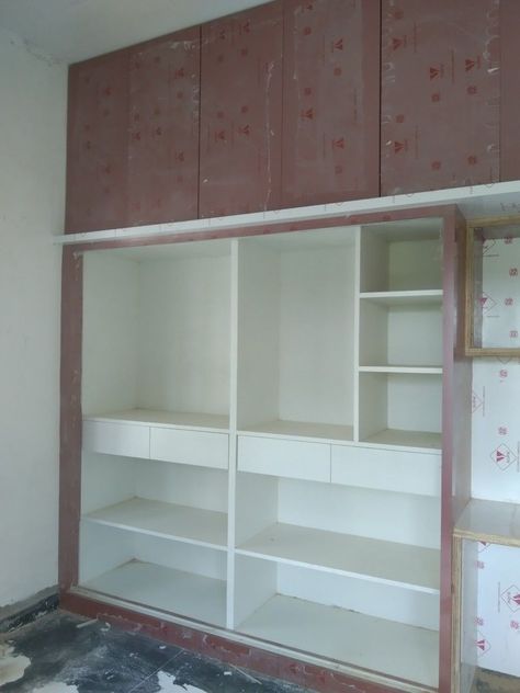 Sliding Cupboard Inside Design, Almirah Designs Inside, Modern Wooden Cupboard Design, Bedroom Cupboard Designs Modern, Modern Bedroom Wardrobe Ideas, Narrow Closet Design, बेडरूम डिजाइन, Wooden Cupboard Design, Bad Room Design