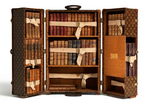 The Louis Vuitton “Library Trunk”. In 1923, Louis Vuitton created a trunk for books, the use of which was not exclusive for travel but also for at home. Many well-known writers joined the bibliophiles and collectors acquiring these trunks, including Ernest Hemingway and Françoise Sagan. Louis Vuitton Book, Lots Of Books, Susanoo Naruto, Louis Vuitton Trunk, Louie Vuitton, Buch Design, Louis Vuitton Travel, Travel Trunk, Old Suitcases