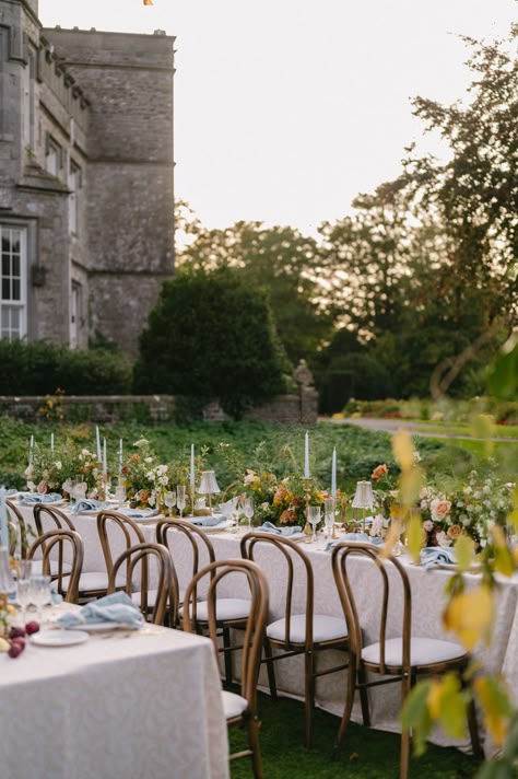 Irish fall wedding inspiration at the spectacular Luttrellstown Castle | Dublin Wedding Inspiration Irish Countryside Wedding, Irish Country Wedding, Ireland Wedding Aesthetic, Welsh Wedding, Irish Castle Wedding, Castle Wedding Decorations, Irish Wedding Traditions, Dublin Wedding, Aspen Wedding