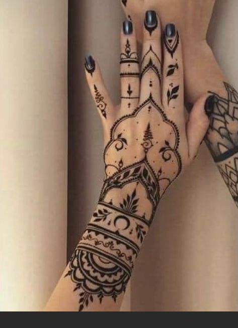 Traditional Henna Designs, Hair Henna, Henne Tattoo, Cute Henna Tattoos, Henna Style Tattoos, Jagua Henna, Henna Powder, Henna Designs Wrist, Henna Inspired Tattoos