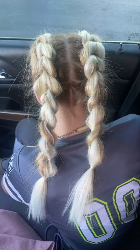 Softball Hair Styles For Short Hair, Hair Styles For Softball Pictures, Softball Hairstyles With Fake Hair, Cute Softball Hairstyles For Catchers, Softball Hairstyles With Colored Hair, Softball Hair, Football Hairstyles, Running Hairstyles, Track Hairstyles