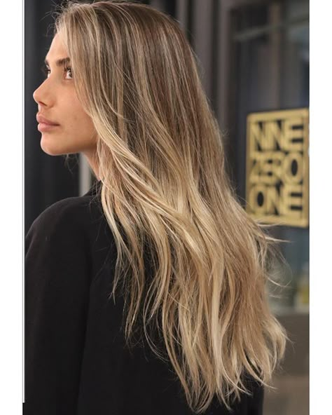 Brown Out Blonde Hair, How To Grow Out Balayage, Seamless Blonde Balayage, Seamless Grow Out Blonde, Grown Out Blonde Balayage, Blonde Grow Out, Long Bronde Balayage Hair, Growing Out Blonde Hair, Balyage Long Hair Blonde