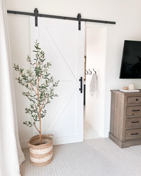 Small Modern Barn Door, Single Barn Door Bathroom, Small Barn Door Bathroom, White Barn Doors In The House, Bathroom Door In Bedroom, White Oak Barn Door, Barn Door On Bathroom, Outside Barn Doors, Master Bath Barn Door