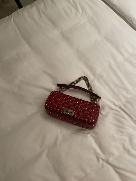 valentino rockstud spike red bag #valentino #maisonvalentino #valentinogaravani #roma #rome #fashion #mode #bag #designer #rockstud #spike #rockstudspike #purse #handbag #red #bed #shoot #accessories @valentino Valentino Rockstud Spike Bag, Valentino Rockstud Bag, Red Bed, Spike Bag, Rome Fashion, Valentino Bag, Valentino Red, Red Bag, Handbag Heaven