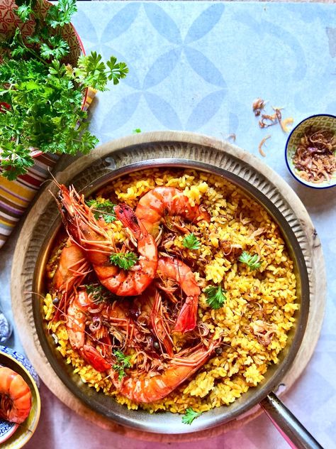 Middle Eastern Seafood Recipes, Egyptian Seafood, Rice Recipes Vegan, Seafood Rice, Middle Eastern Dishes, Egyptian Food, Seafood Appetizers, Red Rice, Eastern Cuisine