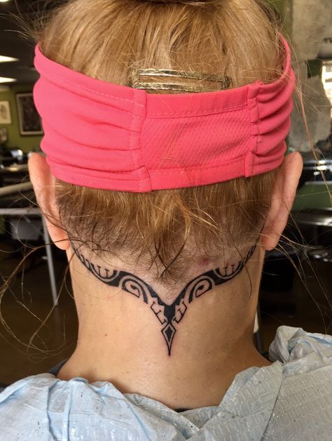 Hair Line Tattoo Neck, Polynesian Tattoo Behind Ear, Hairline Tattoo For Women Forehead, Behind Ear Polynesian Tattoo, Hairline Tattoo, Maori Chin Tattoo Women, Hairline Tattoos, Plane Tattoo, Ink Stain