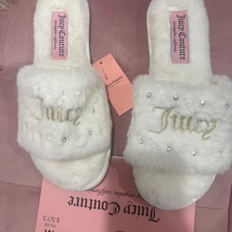 Juicy Couture Women's White Slippers

Fits size 6.5/7.5


#juicycouture #juicygirl #y2k #juicy #juicyslippers Gift Board Ideas, Juicy Couture Slippers, White Juicy Couture, Pink Gift Basket, Mexican Shoes, Grunge Shoes, Chill Girl, Fuzzy Slides, Nike Shoes Women Fashion