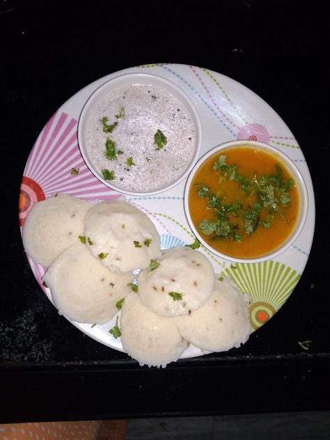 Idli Sambar Snapchat, Nasta Pic, Mini Idli, Priyanka Mongia, Idli Sambar, Food Snap, Cake Story, Eating Food Funny, Random Photography