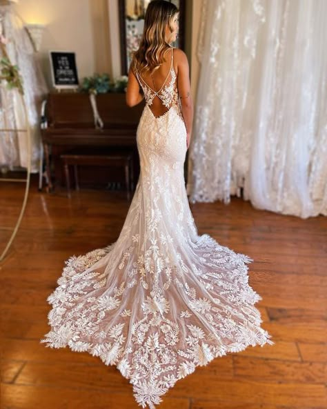 Train Fabric, Wedding Dress Necklace, Backless Lace Wedding Dress, Dresses With Appliques, Bohemian Wedding Dress Lace, Lace Applique Wedding Dress, Professional Dress, Cute Wedding Dress, Applique Wedding