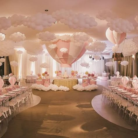 Girl Shower Themes, Hot Air Balloon Party, Idee Babyshower, Birthday Party Theme Decorations, Girl Baby Shower Decorations, Twins Baby, Baby Shower Inspiration