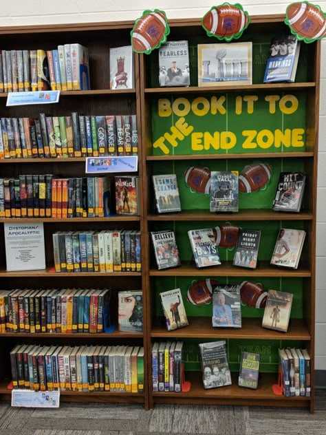 Super Bowl ready! Dynamic Shelving Library, Dynamic Shelving School Library, Scholastic Book Fair Ideas, Dynamic Shelving, School Library Organization, Library Job, Public Library Programs, School Library Lessons, Library Shelving