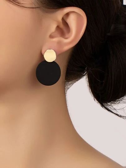 Jewelry Accessories Ideas, Real Jewelry, Earrings Inspiration, Jewelry Fashion Trends, Classy Jewelry, Silver Jewelry Fashion, Black Earrings, Gold Jewelry Fashion, Ear Jewelry