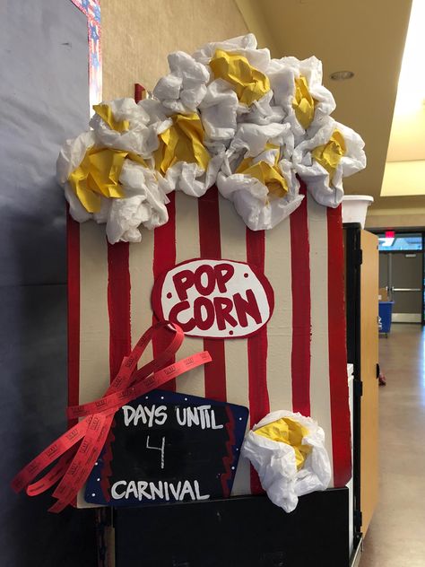 DIY, inexpensive carnival decoration of an oversized popcorn box made with cardboard, paint, construction paper, tissue paper, and some glue. Popcorn Parade Float Ideas, Tissue Paper Popcorn, Carnival Decorations Diy, Diy Carnival Decorations, Circus Decorations Diy, Carnival Photo Props, Hollywood Homecoming, Math Carnival, Popcorn Sign