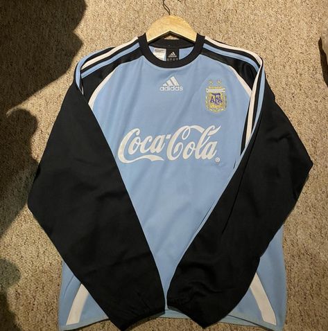 Argentina Men’s Football Shirts, Argentina Shirt Outfit, Light Blue Outfit Aesthetic, Argentina Outfit, Argentina Shirt, Argentina Jersey, Vintage Football Shirts, Retro Football Shirts, Cool Outfits For Men